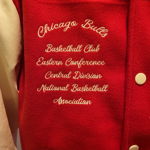Chicago Bulls NBA Ultra Game Red Bomber Jacket - Size Small - Picture 3 of 10